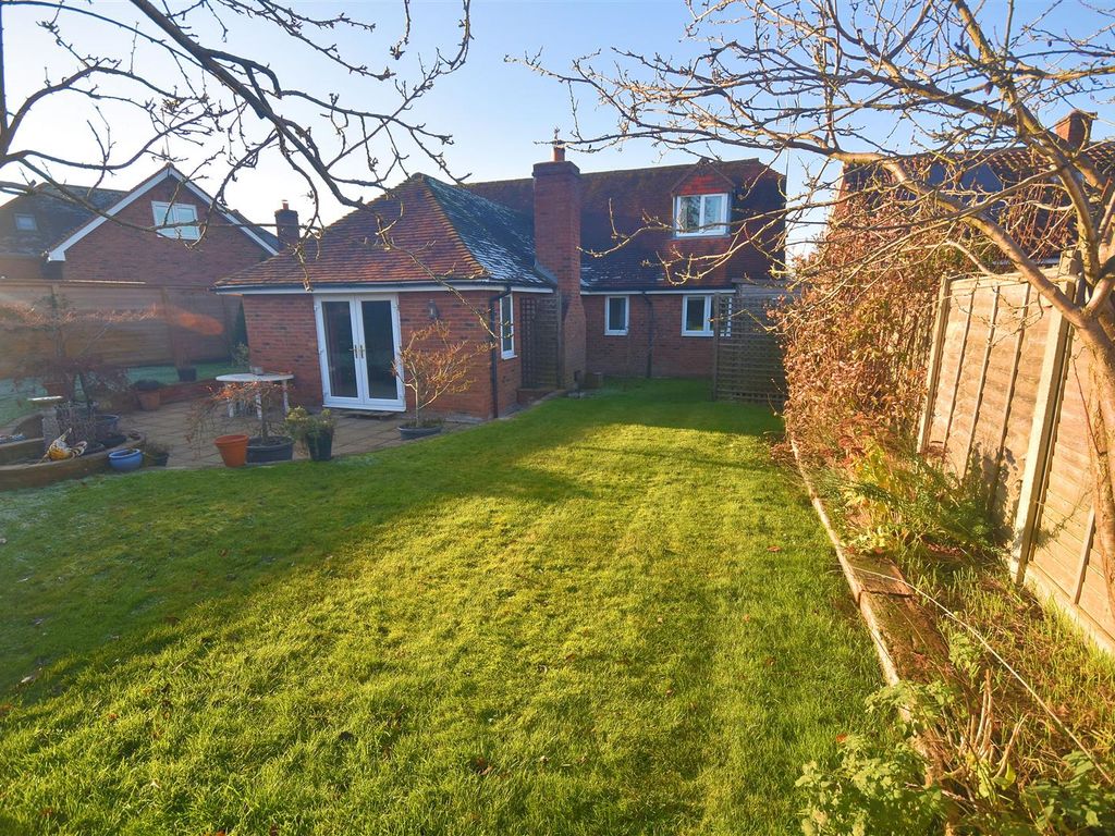 3 bed detached bungalow for sale in Halton Lane, Wendover, Aylesbury