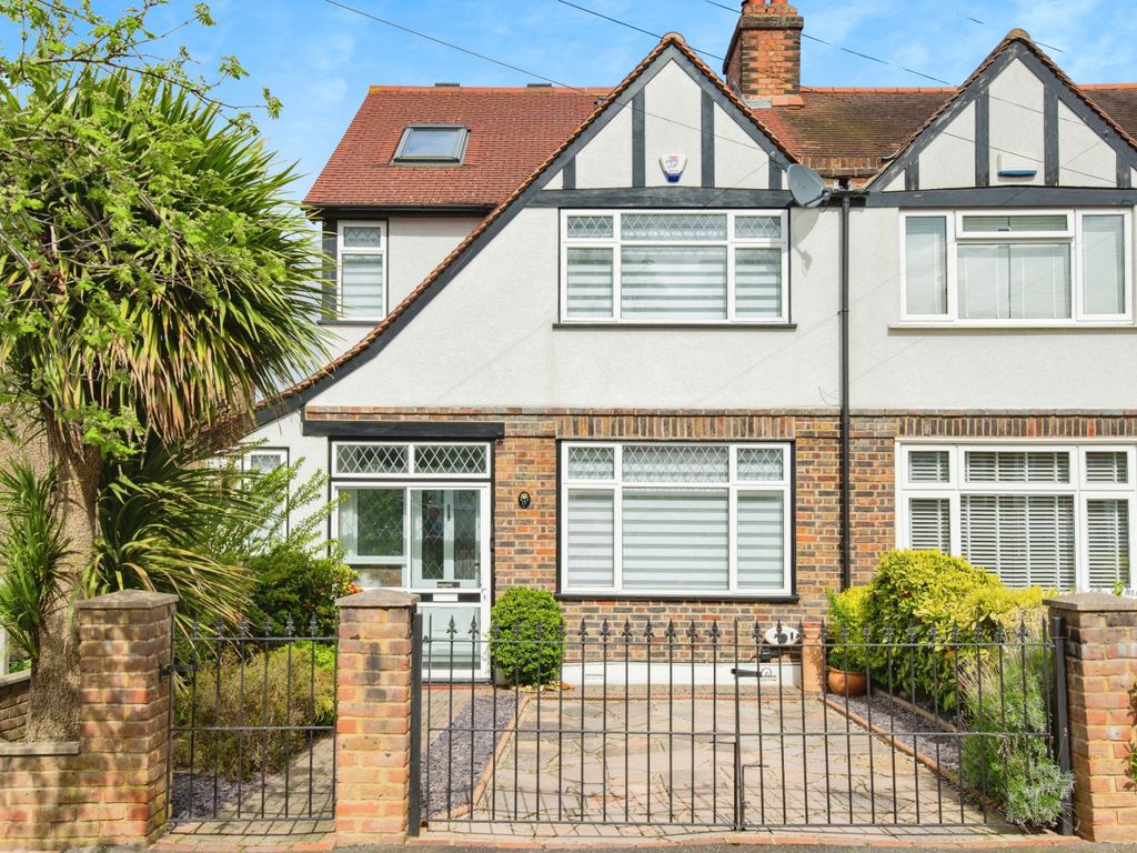 4 bed end terrace house for sale in Aylesford Avenue, Beckenham BR3, £