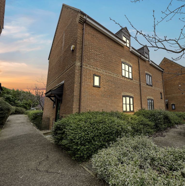 2 bed for sale in Grace Avenue, Oldbrook, Milton Keynes MK6