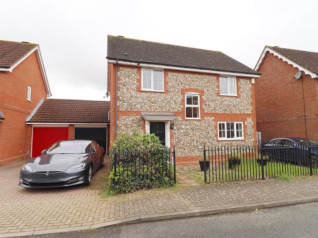 3 bed detached house to rent in Framlingham Way, Great Notley