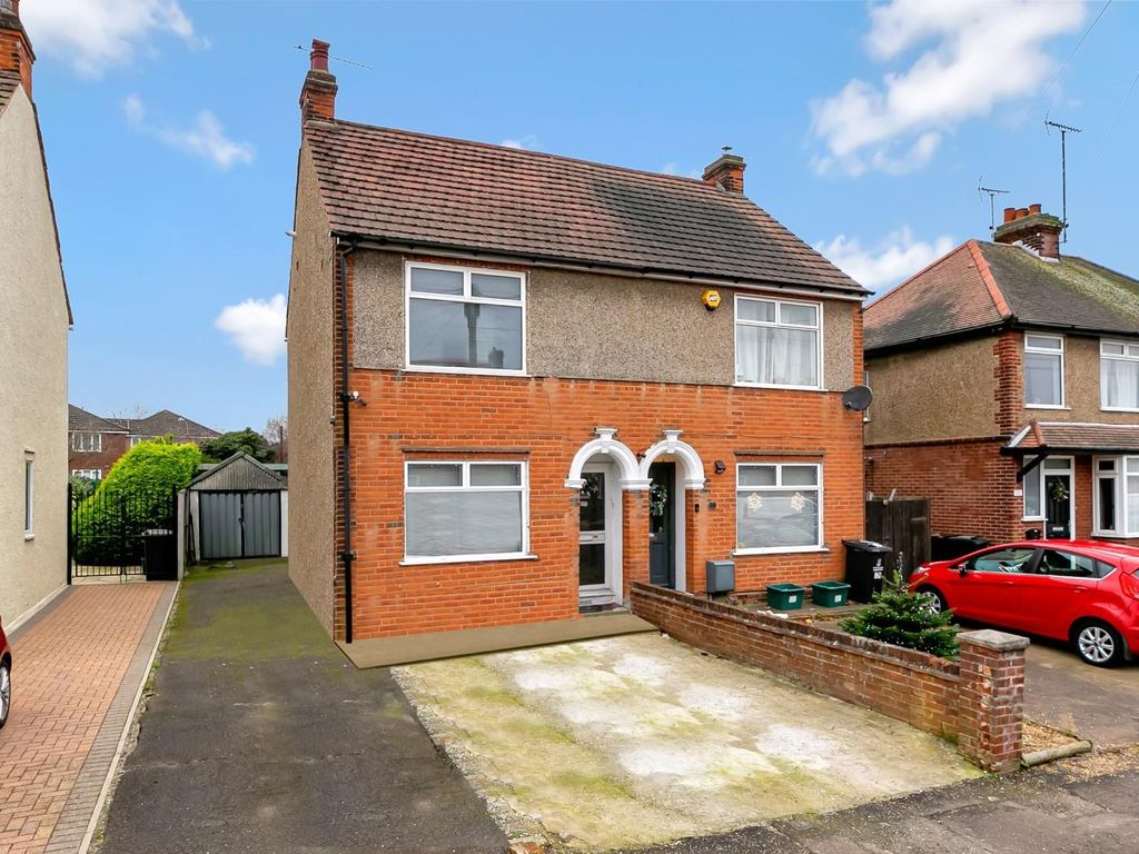 3 bed semidetached house for sale in Cavendish Avenue, Colchester CO2