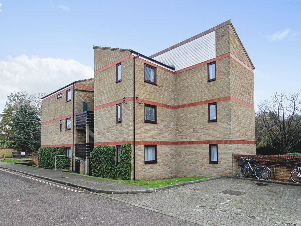 Beaulands Close, Cambridge CB4  