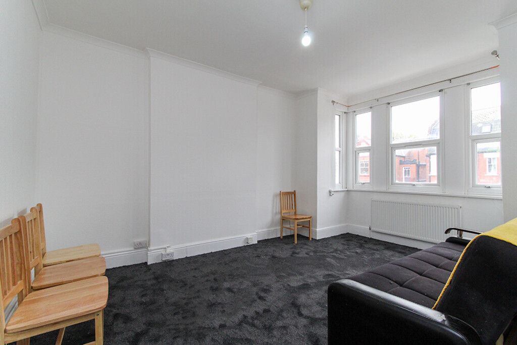 2 bed flat to rent in Melrose Avenue, Willesden Green NW2, £1,650 pcm