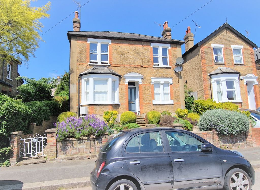 2 bed flat to rent in Crescent Road, New EN4 Zoopla