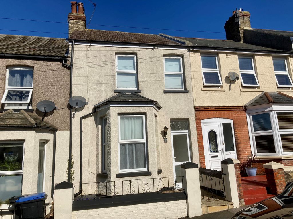 2 bed terraced house to rent in Fitzroy Avenue, Margate CT9, £950 pcm