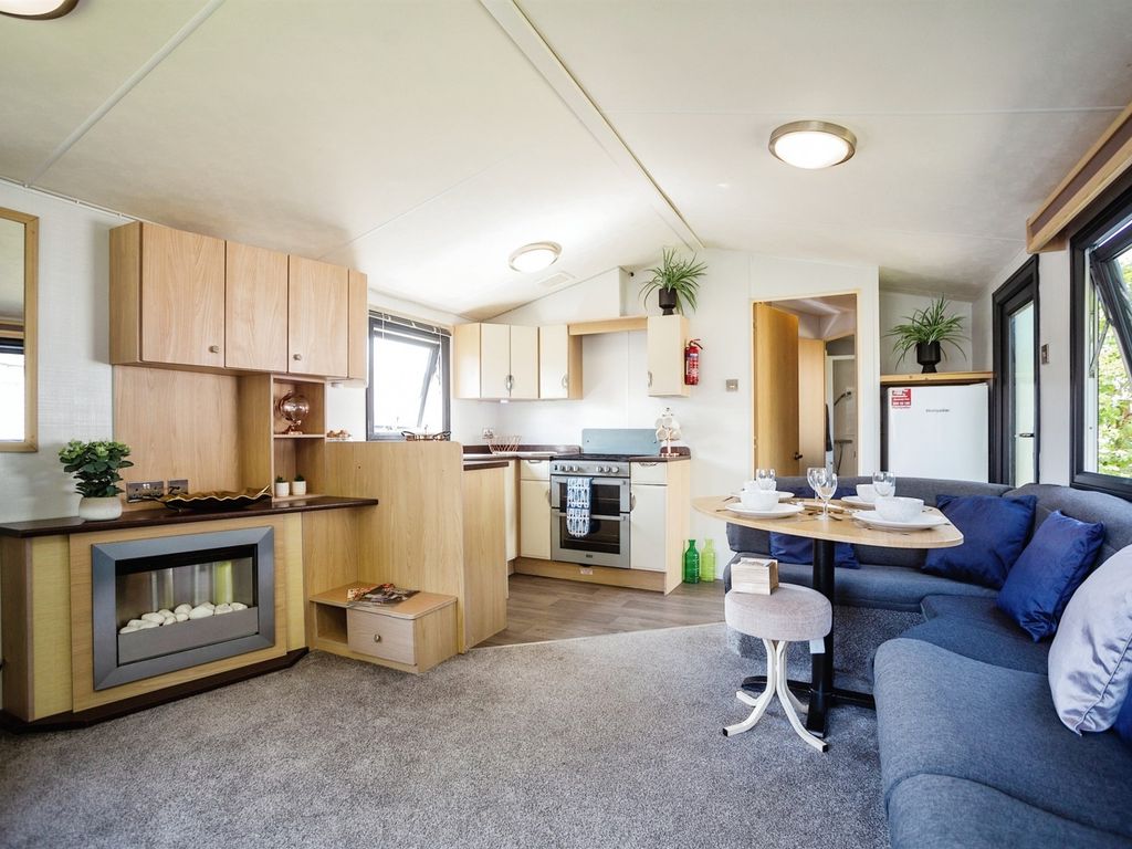 2 bed mobile/park home for sale in Dymchurch Road, New Romney TN28 Zoopla