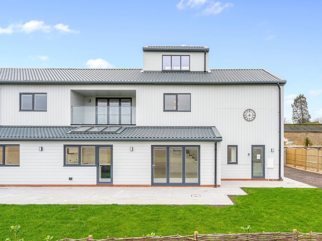 4 bed semidetached house for sale in Latchford, Standon, Ware