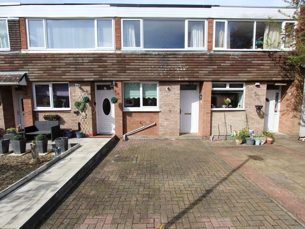 2 bed terraced house to rent in Hillcrest Close, Tamworth, Tamworth B79