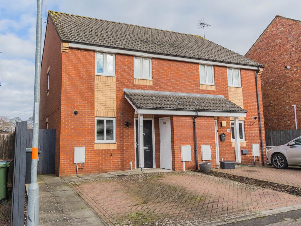 3 bed semidetached house for sale in Summerlee Road, Finedon