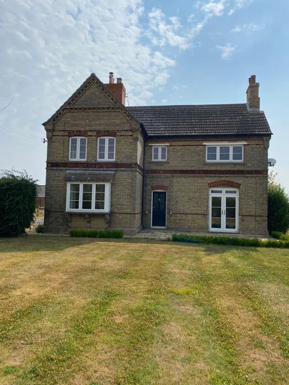 5 bed detached house to rent in Silver Street, Godmanchester