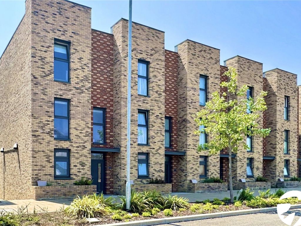 4 bed end terrace house for sale in Norman Lane, Castle Hill, Ebbsfleet