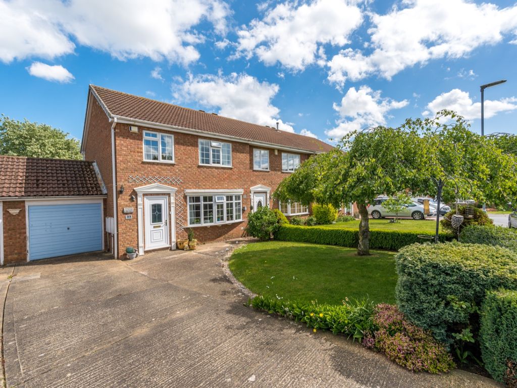 3 bed semidetached house for sale in Chichester Close, Grantham NG31