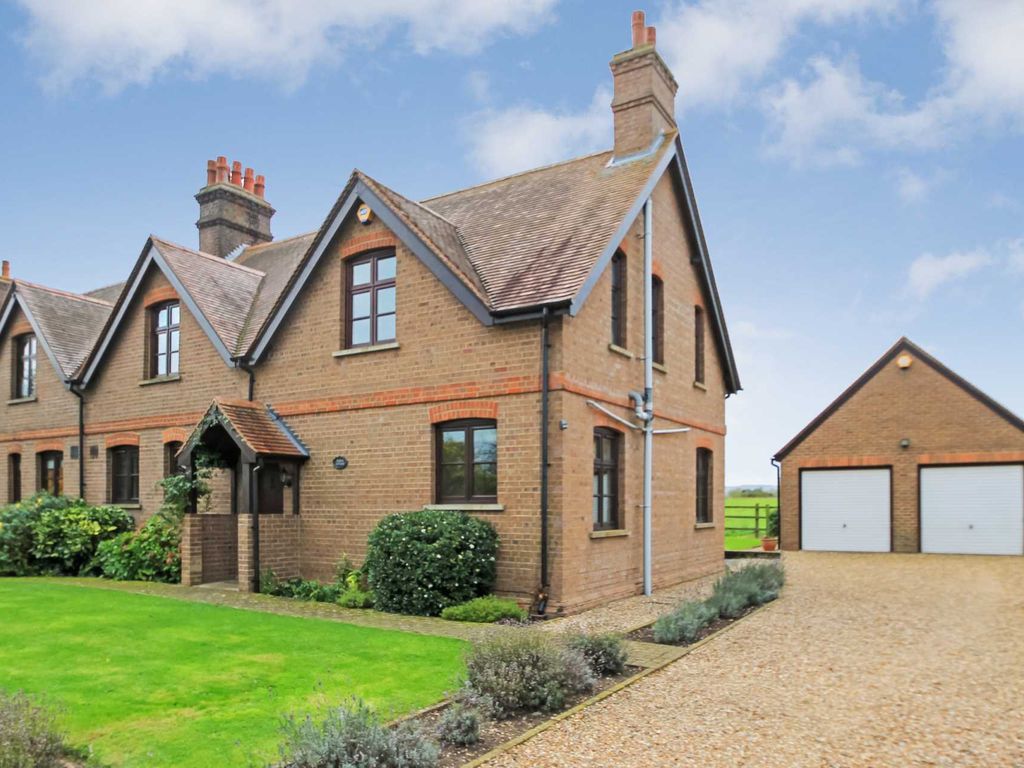 4 bed semidetached house to rent in Puttenham, Tring, Hertfordshire HP23, £2,350 pcm Zoopla