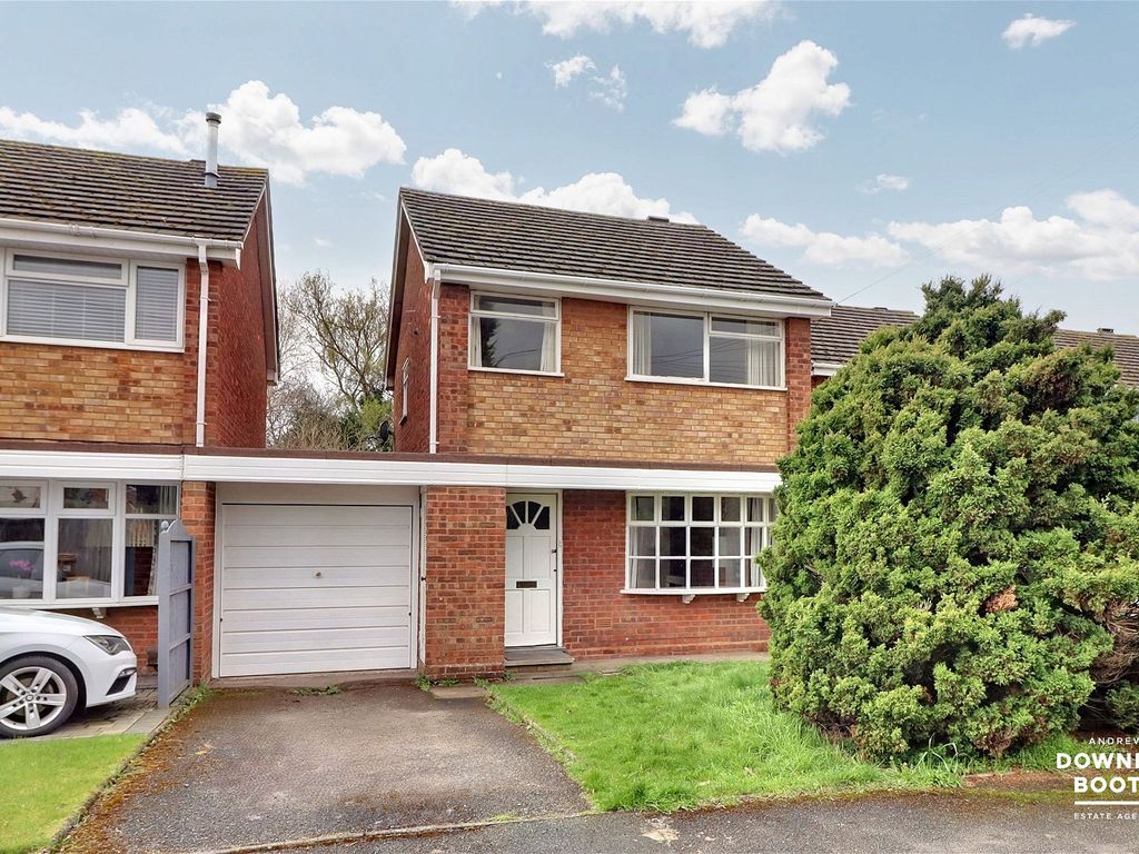 3 bed link detached house for sale in Masefield Close, Lichfield WS14