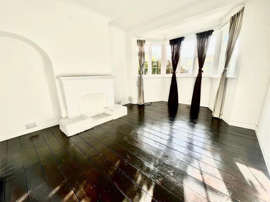 3 bed semidetached house to rent in Broughton Avenue, Ham, Richmond