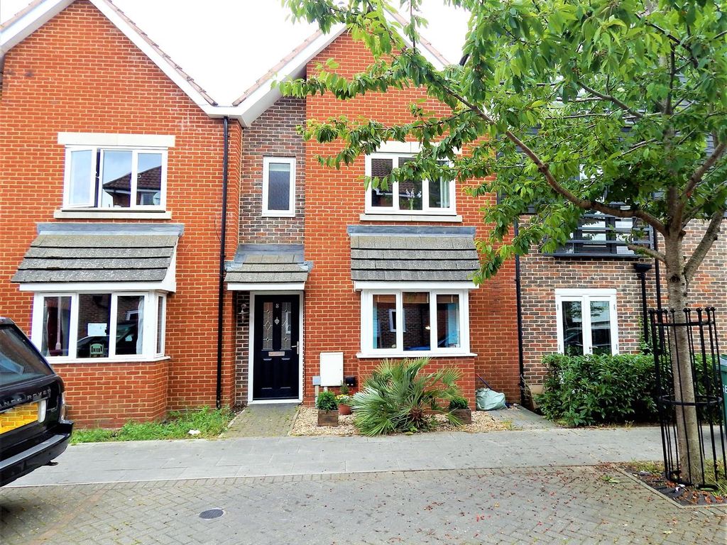 3 bed end terrace house for sale in Edward Vinson Drive, Faversham ME13