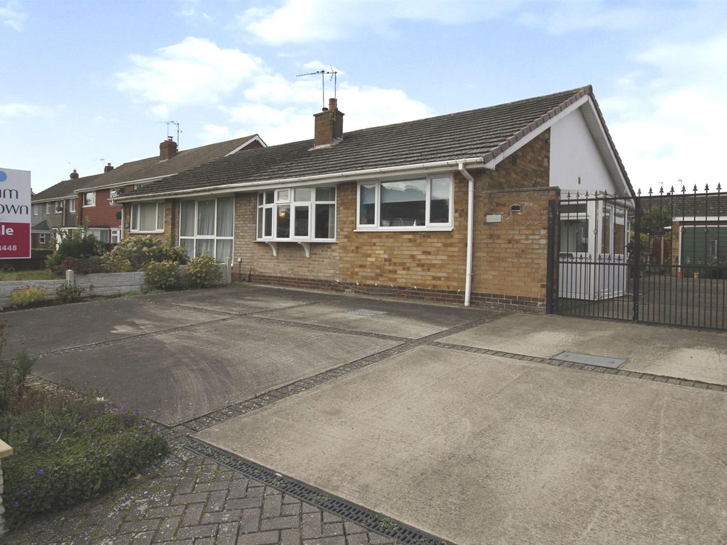 2 bed semidetached bungalow for sale in Knights Court, Bottesford