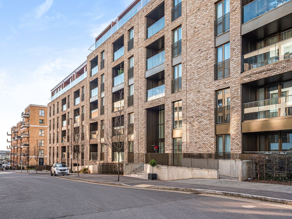 2 bed property to rent in 18 Royal Engineers Way, Mill Hill, London NW7