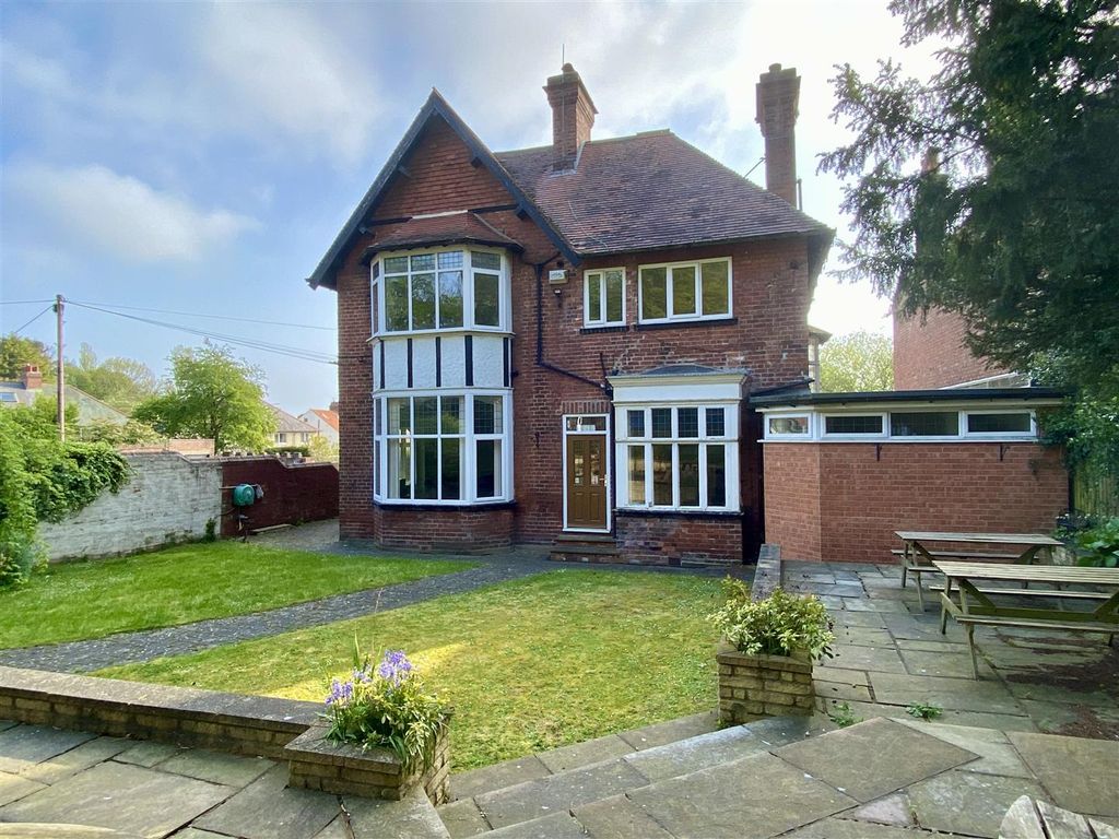 7 bed property for sale in Stepney Road, Scarborough YO12, £400,000 Zoopla