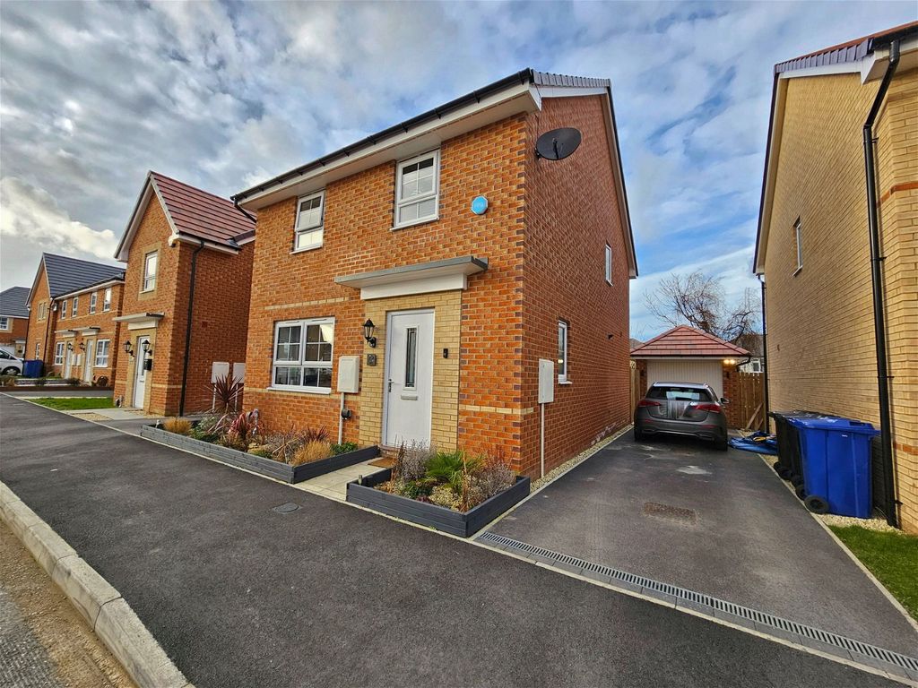 4 bed detached house for sale in Carrs Avenue, Cudworth, Barnsley S72