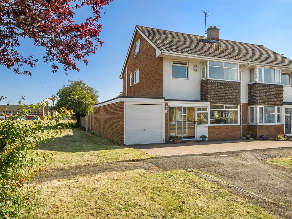 3 bed semidetached house for sale in Weedon Road, Coleview, Swindon