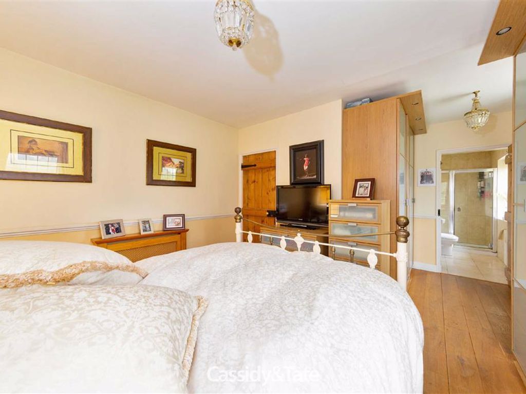 Property Details For Fern House Station Road Bricket Wood St