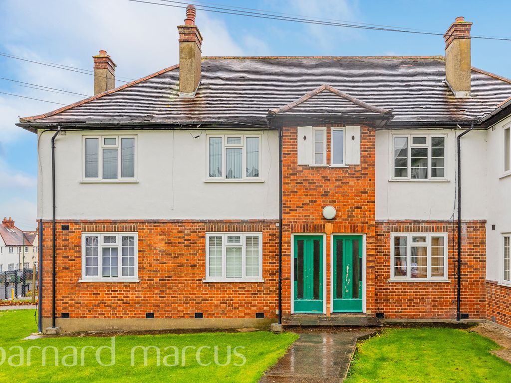 2 bed flat to rent in Alberta Avenue, Cheam, Sutton SM1, £1,400 pcm Zoopla