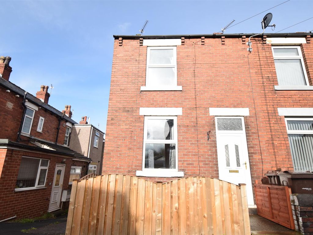 2 bed end terrace house to rent in Howard Street, Ossett WF5, £695 pcm