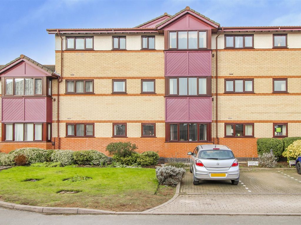 2 bed flat for sale in Sandby Court, Beeston, Nottingham NG9, £95,000