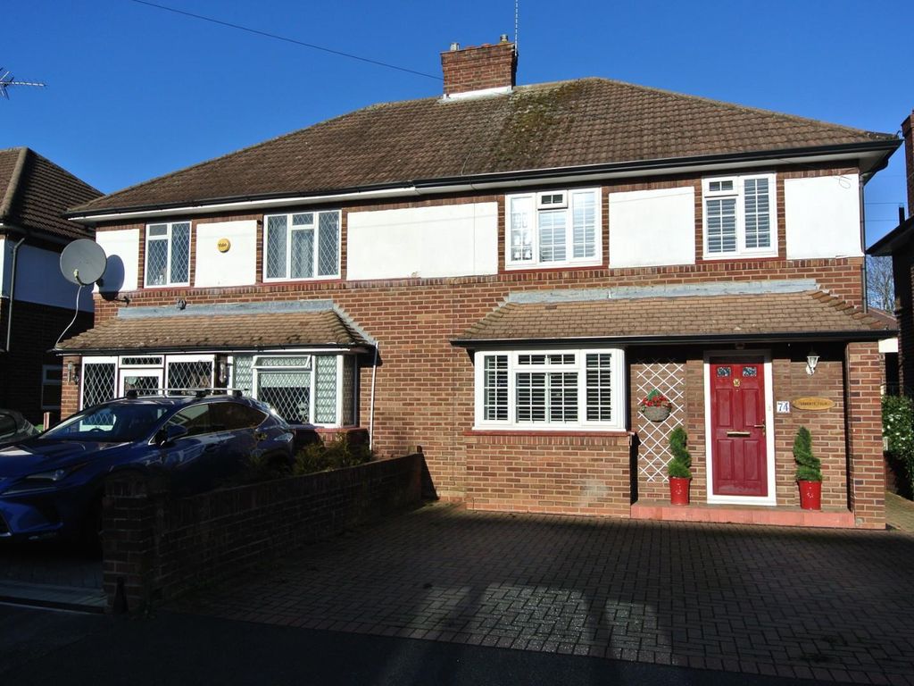 3 bed semidetached house for sale in Brookside Avenue, Ashford TW15, £