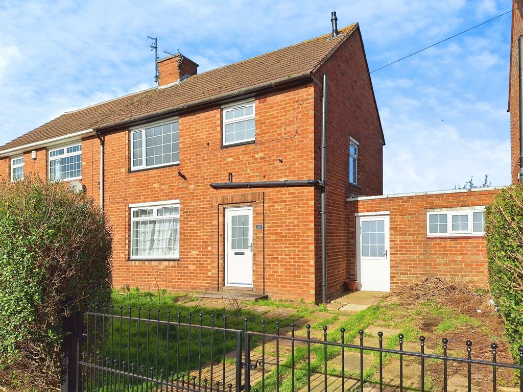 3 bed terraced house to rent in Stainton Drive, Grimsby, Lincolnshire