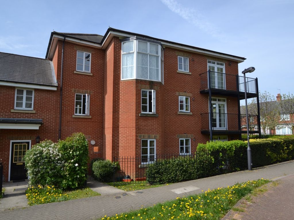 3 bed flat to rent in Chambers Walk, Stanmore HA7, £2,245 pcm Zoopla