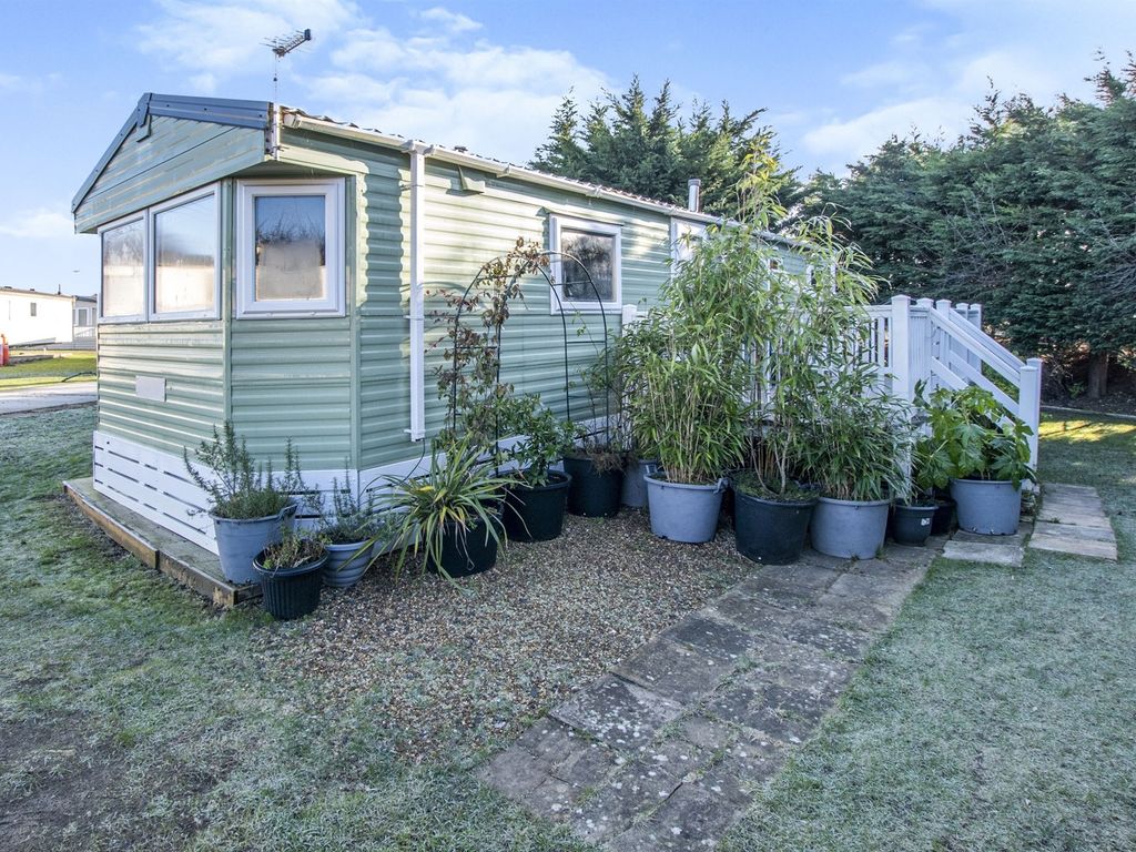 2 bed mobile/park home for sale in Butt Lane, Burgh Castle, Great