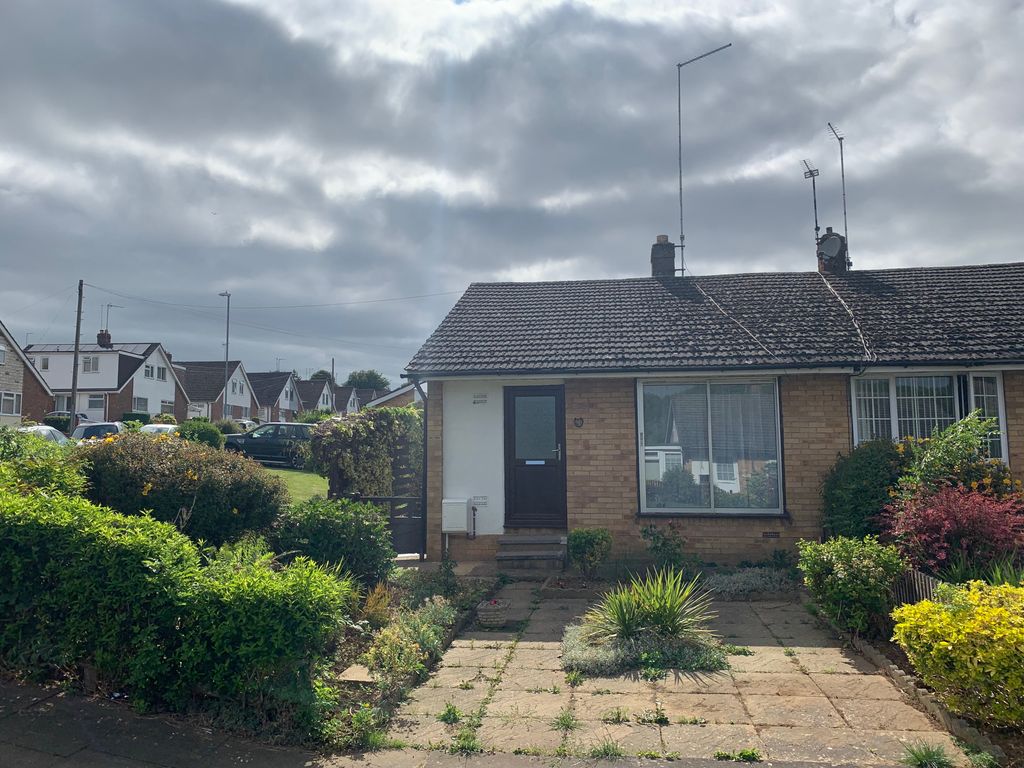 2 bed bungalow to rent in The Willows, Daventry, Northamptonshire NN11