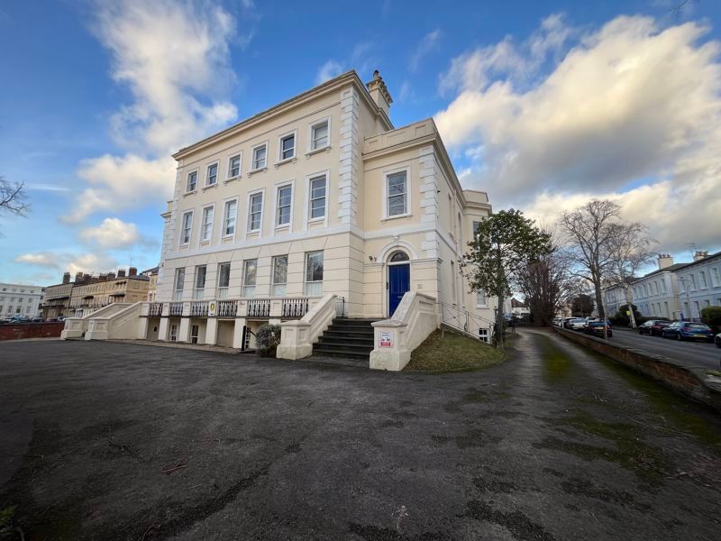 1 bed flat to rent in London Road, Charlton Kings, Cheltenham GL52, £