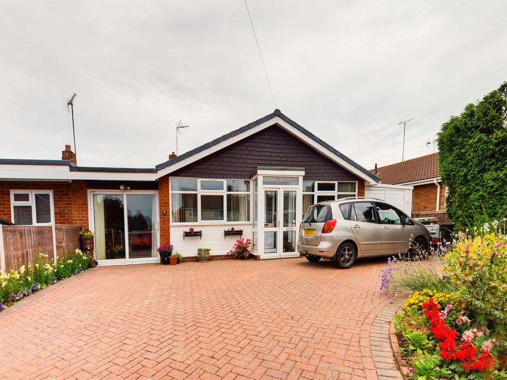 3 bed linkdetached house for sale in Witney Road, Baswich, Stafford