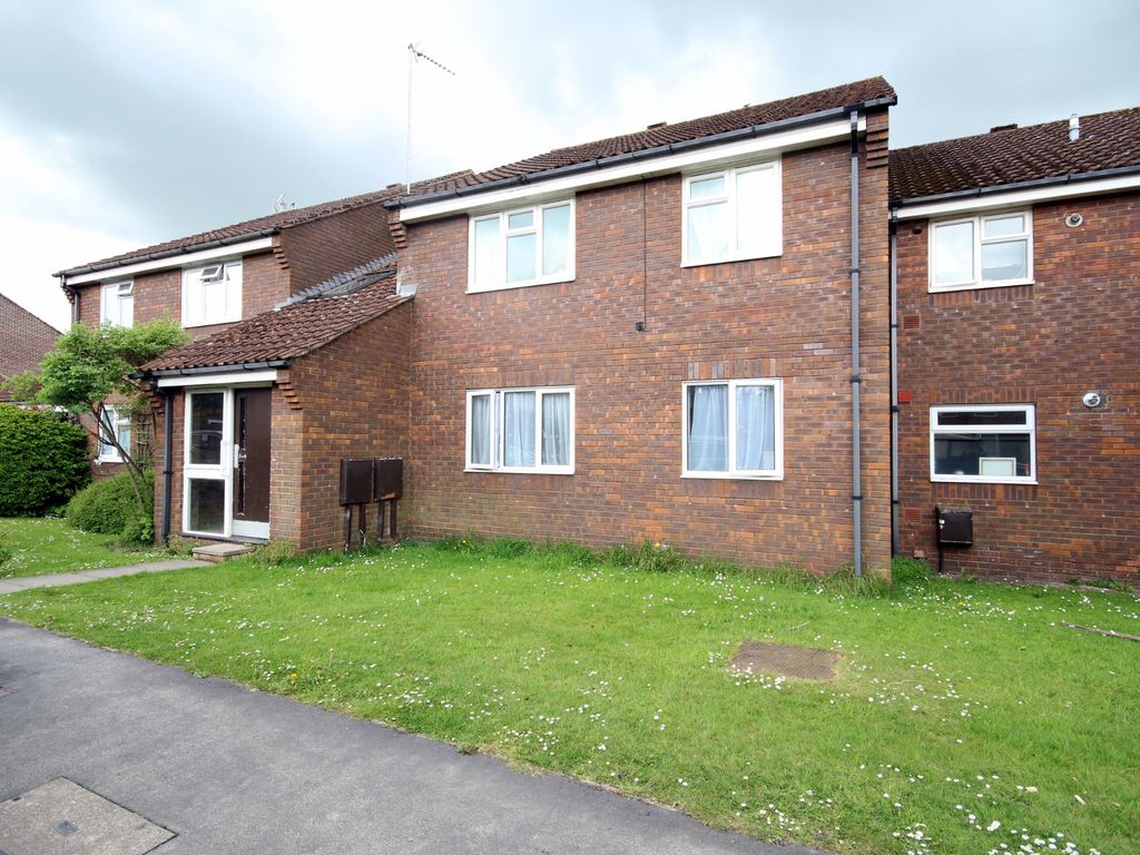 2 bed for sale in Woodstock Close, Horsham RH12 Zoopla