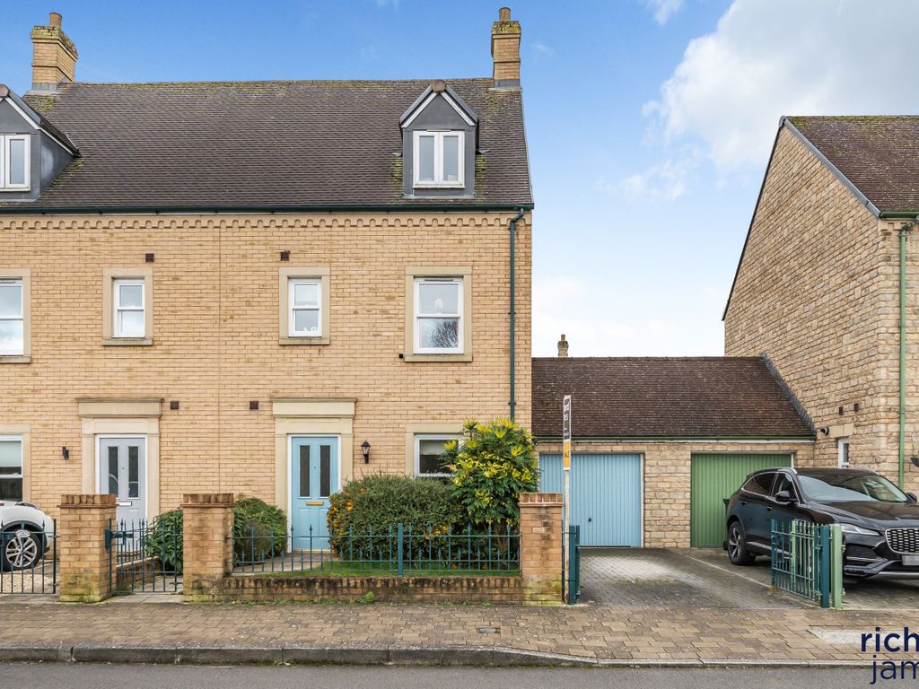 4 bed semidetached house for sale in Yardlee Walk, Wichelstowe