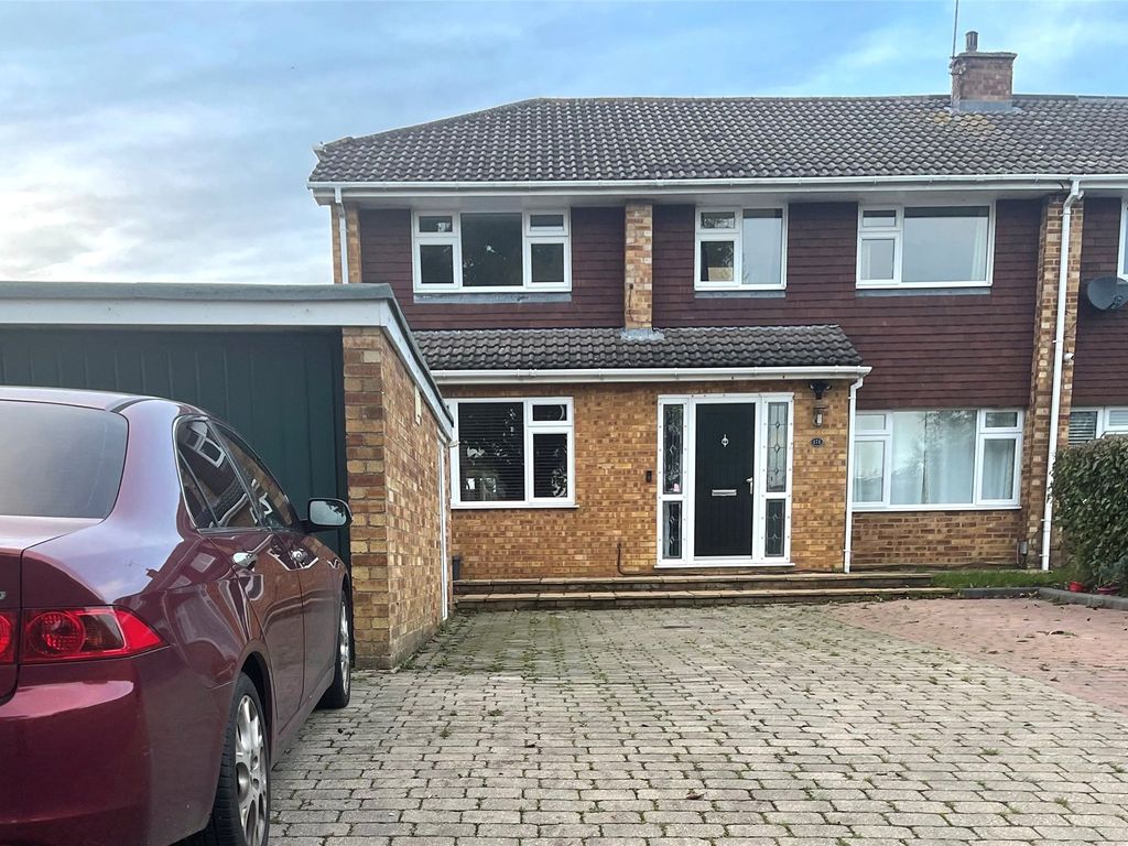 4 bed semidetached house to rent in Colemans Moor Road, Woodley