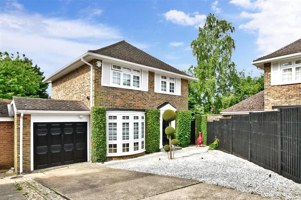 3 bed detached house for sale in Leafy Glade, Wigmore, Gillingham, Kent