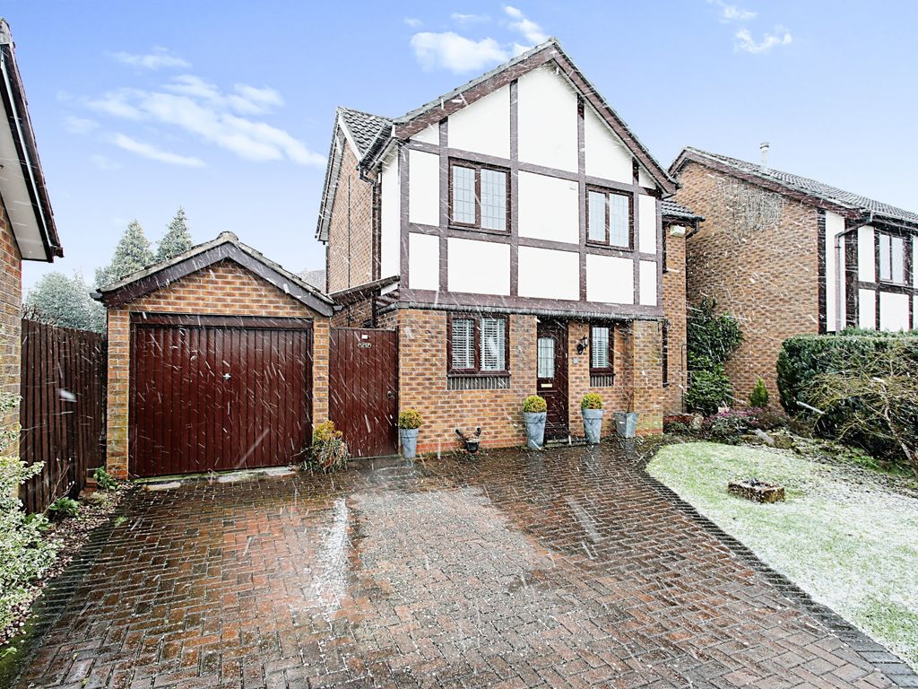3 bed detached house for sale in Melford Drive, Macclesfield SK10 Zoopla