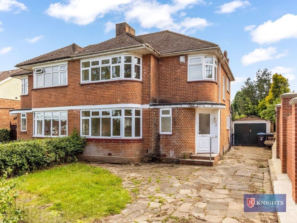 3 bed semidetached house for sale in Lowther Drive, London EN2, £