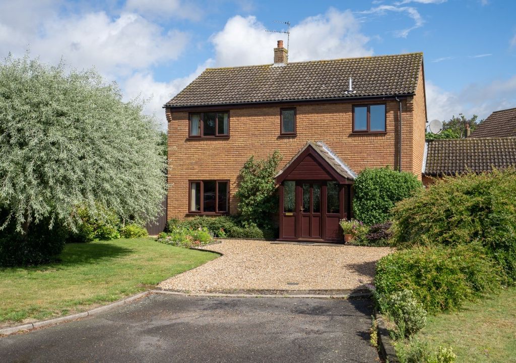 4 bed detached house for sale in Bramble Way, Poringland, Norwich NR14