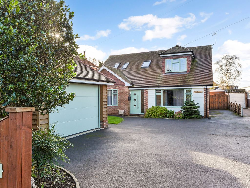 4 bed detached bungalow for sale in Green Lane, Denmead, Waterlooville