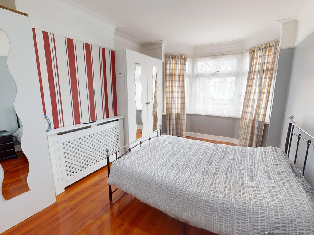 Room to rent in Nutfield Road, Thornton Heath CR7, £750 pcm Zoopla