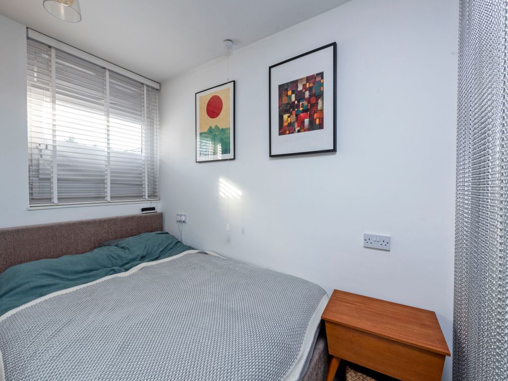 Detached house to rent in Westbridge Road, London SW11 Zoopla