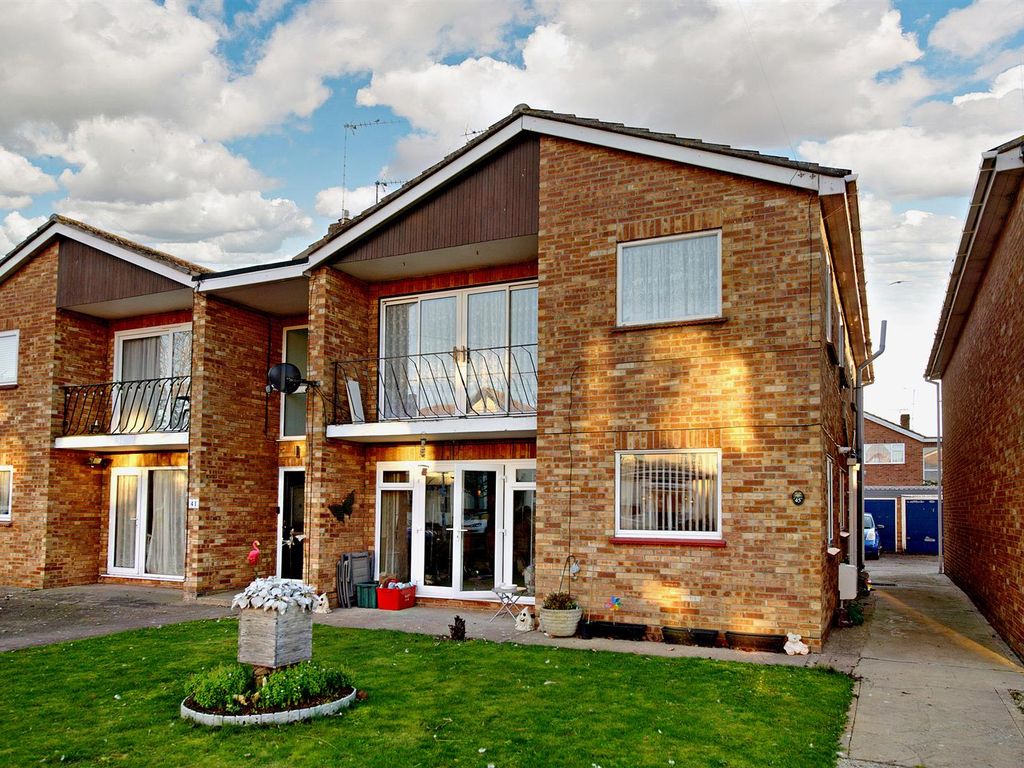 2 bed flat for sale in Alton Road, ClactonOnSea CO15 Zoopla