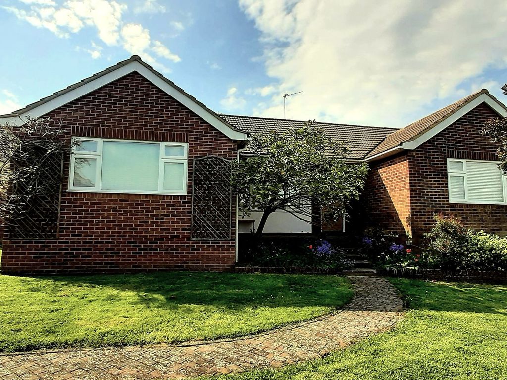 2 bed detached bungalow for sale in Wheatfield Way, Cranbrook, Kent