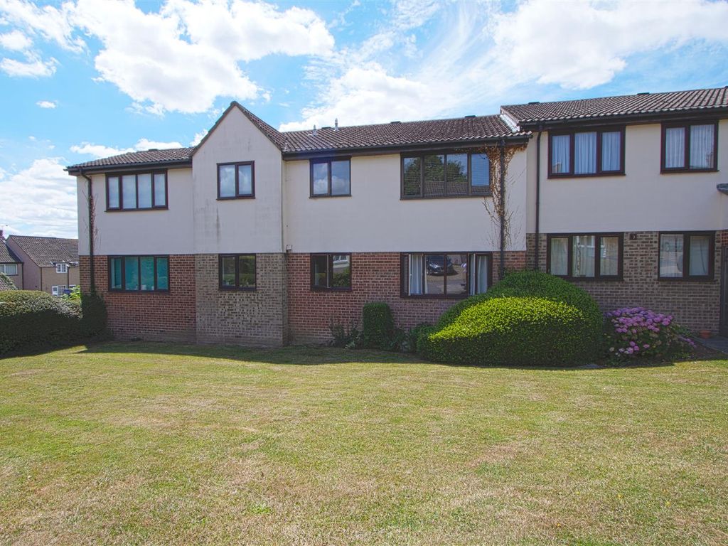 2 bed flat for sale in Salesbury Drive, Billericay CM11 Zoopla