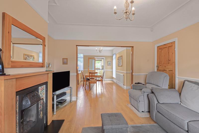 4 bed property for sale in Selwyn Road, SouthendOnSea SS2, £425,000